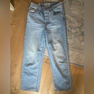 Levi’s ribcage straight ankle. Size W26 L27